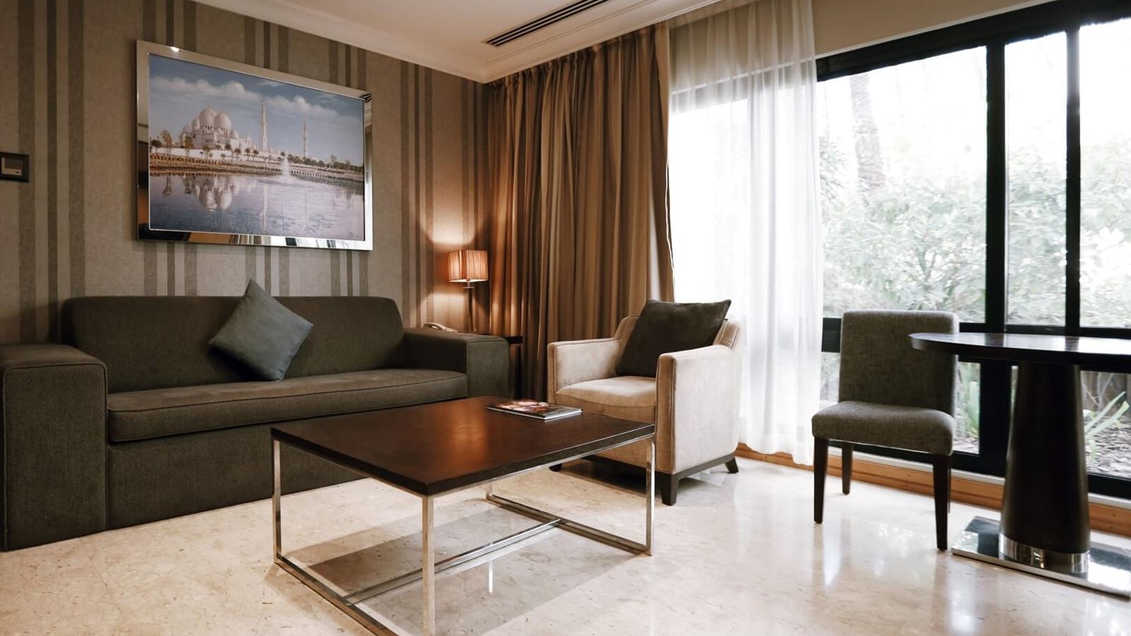 rooms-deluxe-room