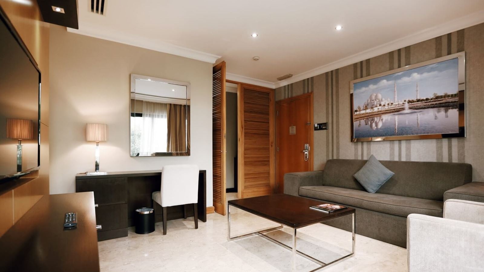 rooms-deluxe-room