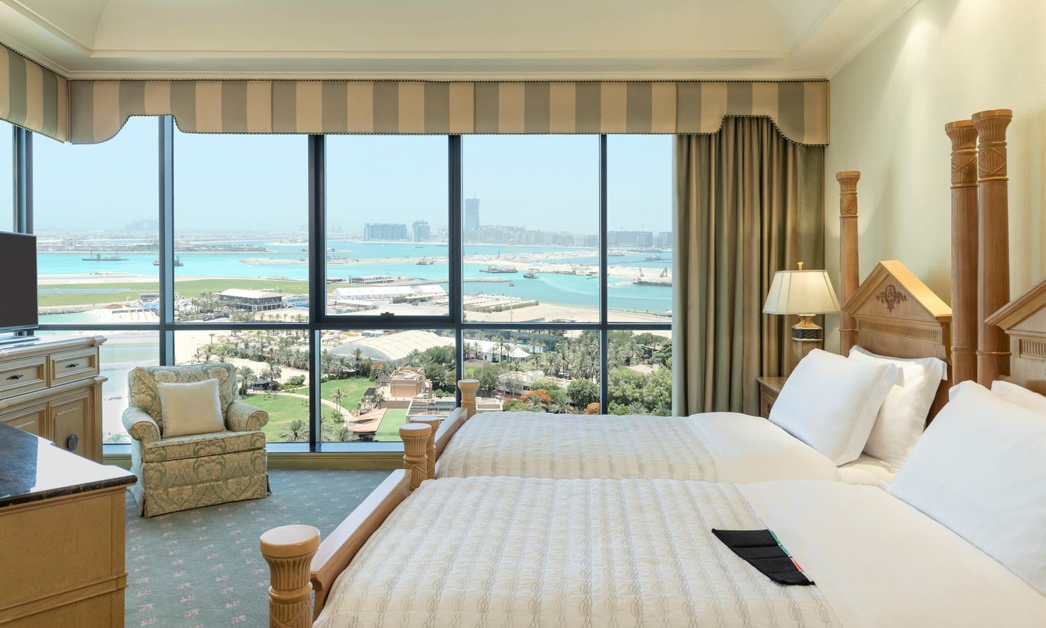 rooms-royal-club-tower-suite