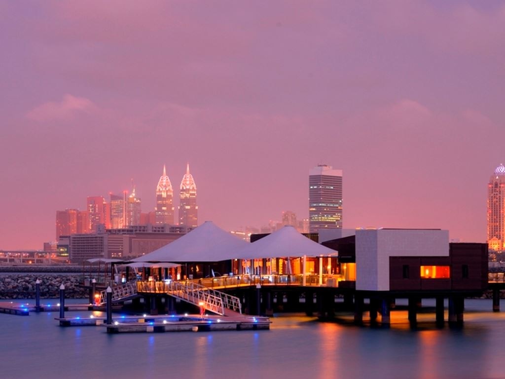 restaurants-101-dining-lounge-and-marina