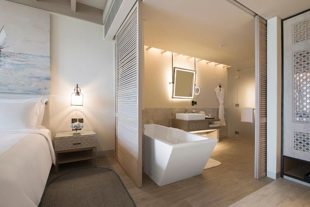 rooms-poolside-view-with-terrace