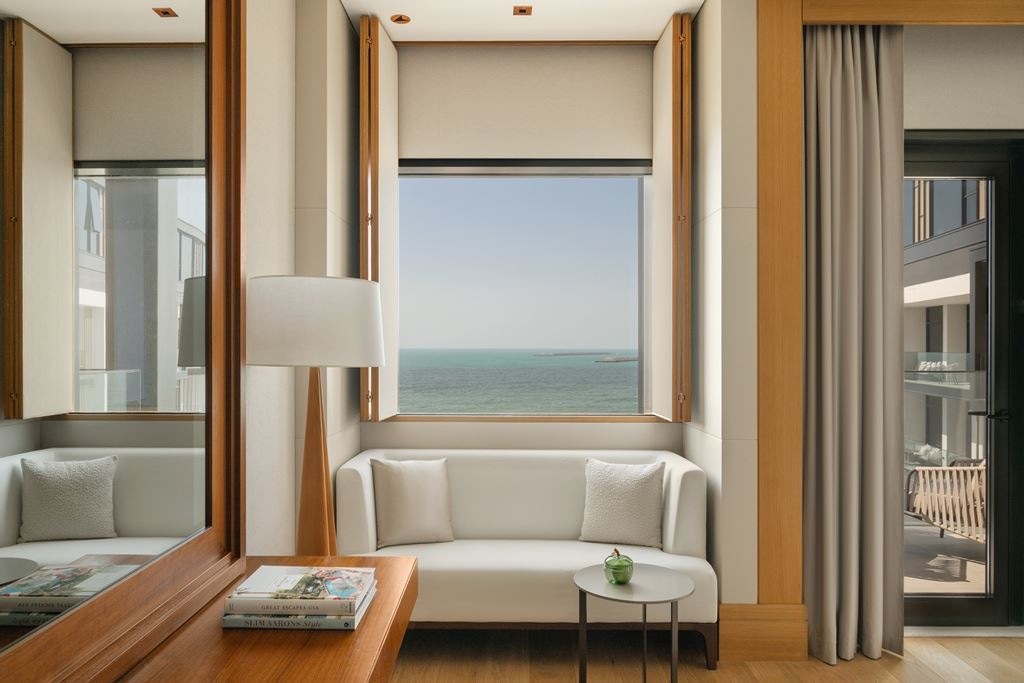 rooms-rising-light-guestroom-w-sea-view-twin