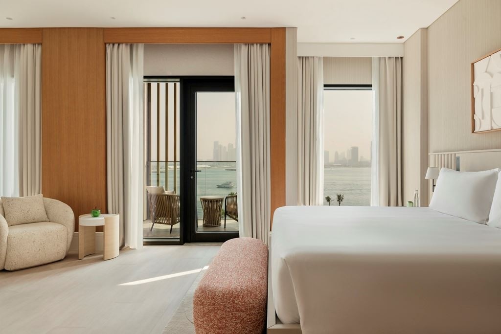 rooms-walking-eclipse-suite-w-resort-view