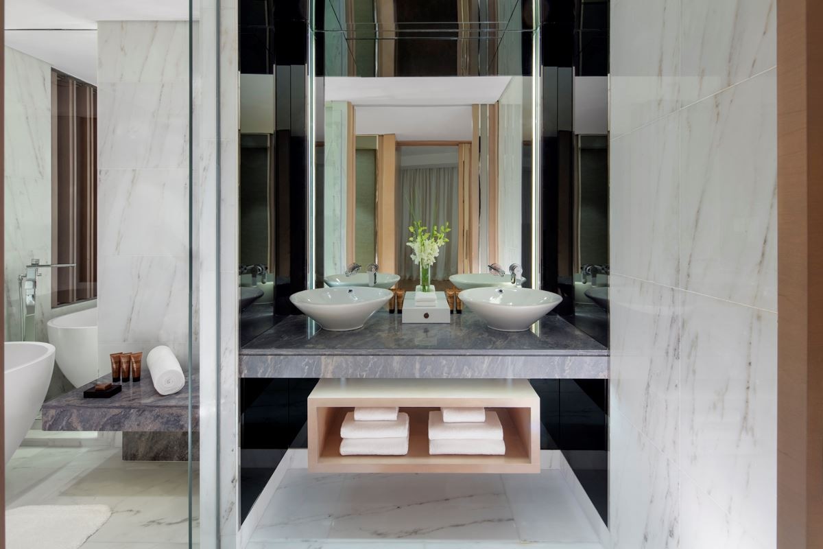 rooms-silver-screen-suite