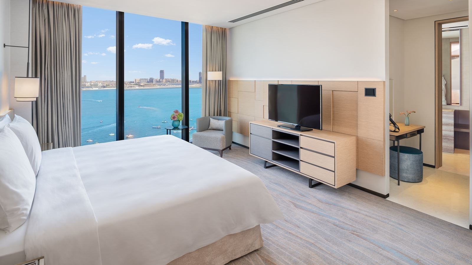 rooms-club-one-bedroom-executive-sea-view-suite
