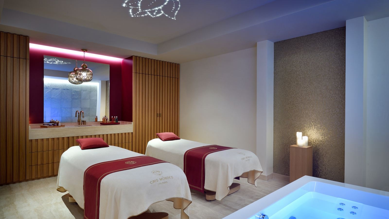 rooms-raffles-royal-villa