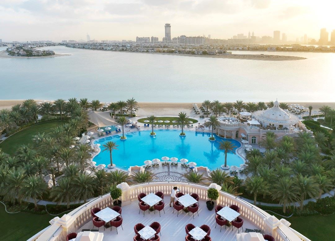 restaurants-raffles-club-lounge