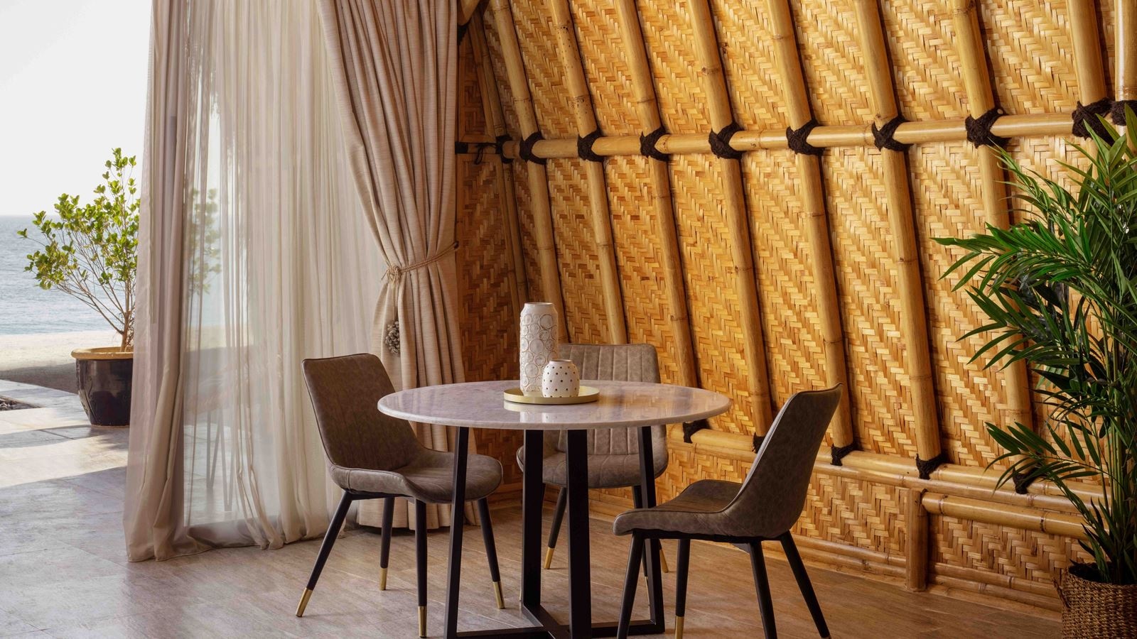 rooms-one-bedroom--beach-pool-villa