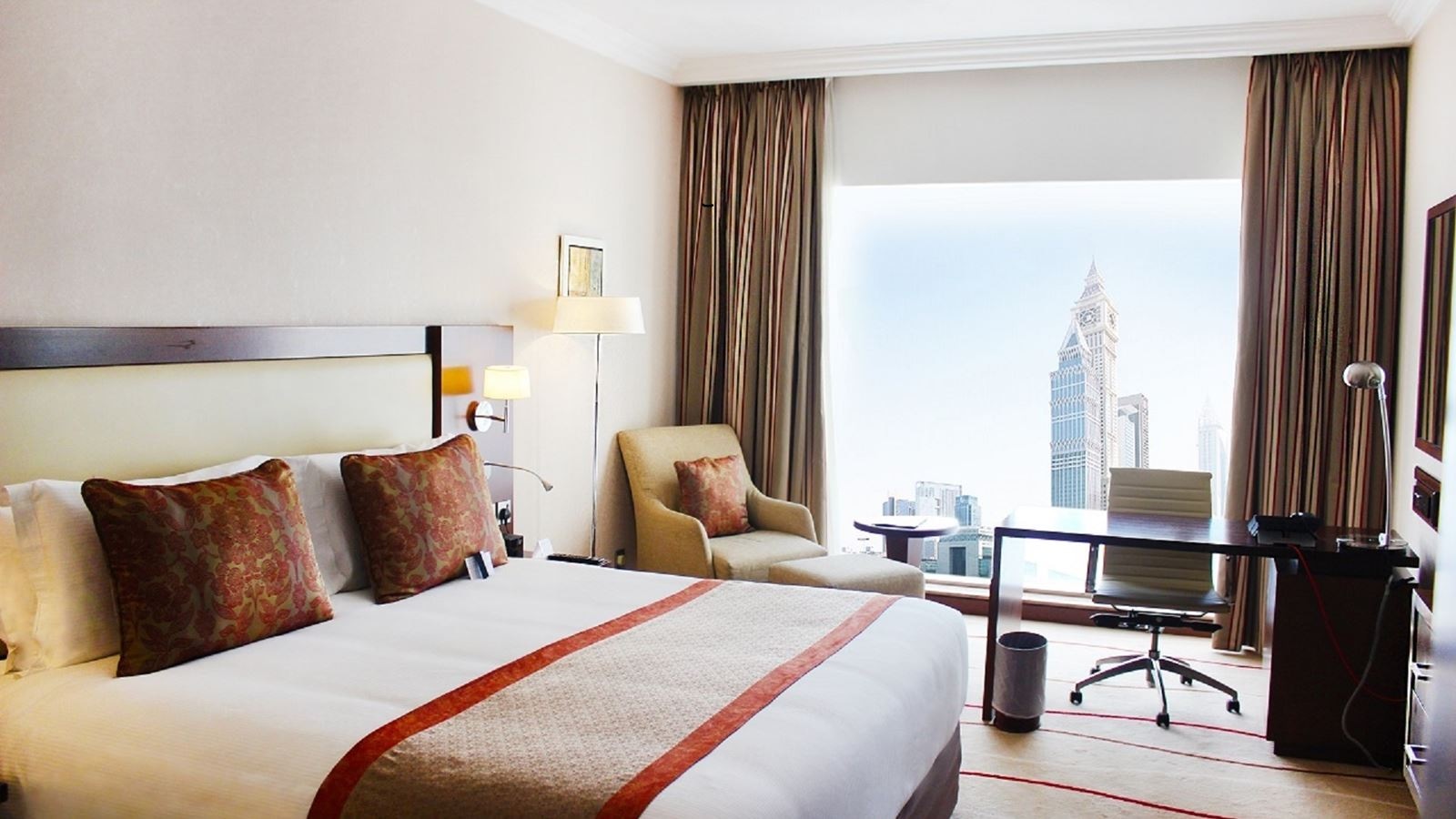 rooms-crowne-plaza-club-room-jumeirah-view