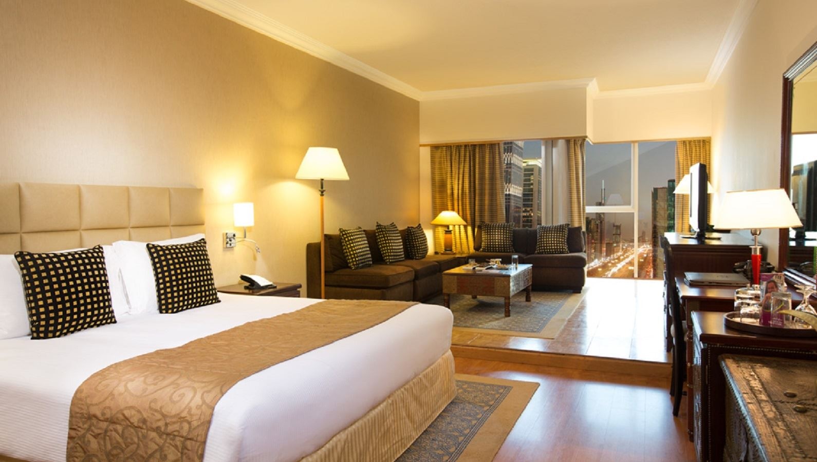 rooms-junior-suite-sheikh-zayed-road-view