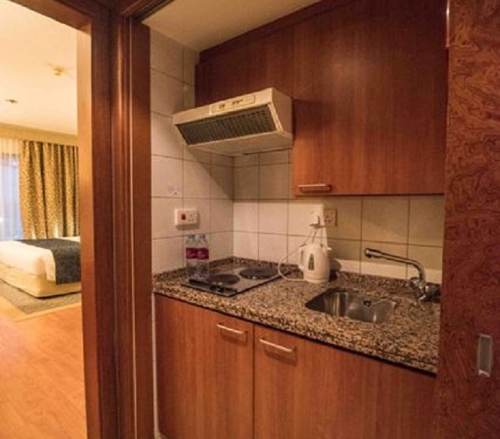 rooms-junior-suite-sheikh-zayed-road-view