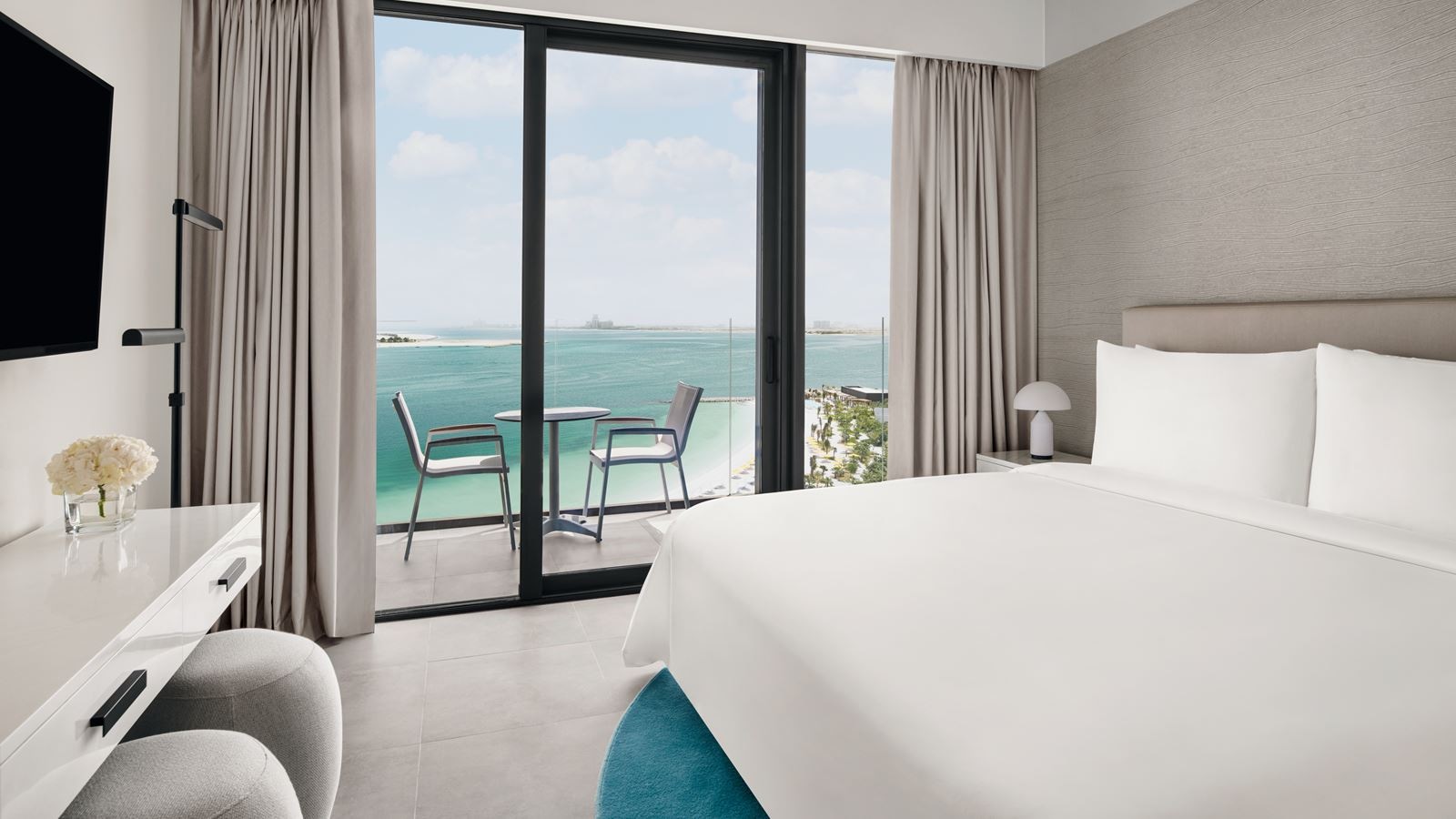 rooms-family-room-beach--pool-view-room