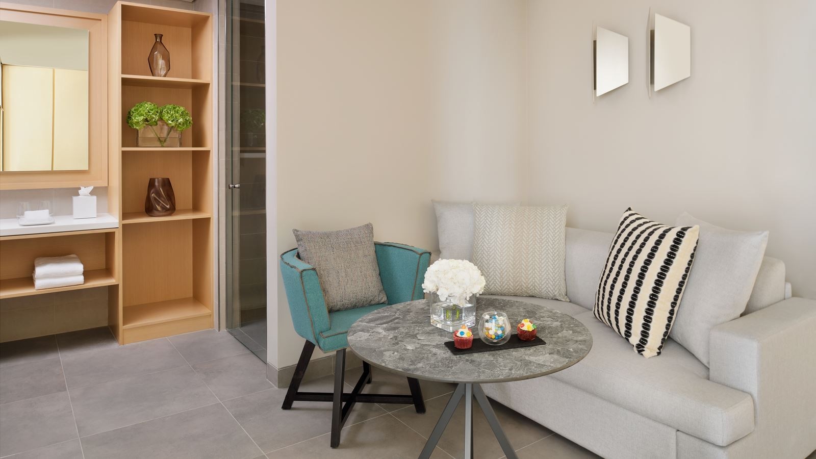 rooms-family-room-beach--pool-view-room