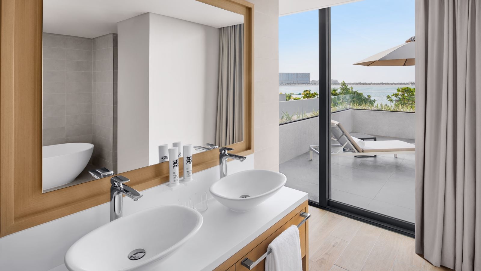 rooms-beachfront-junior-suite-with-private-terrace