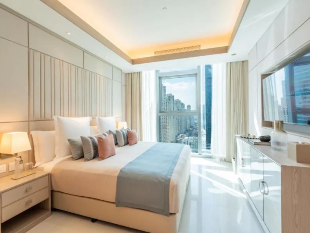 rooms-three-bedroom-residence-with-xl-pool