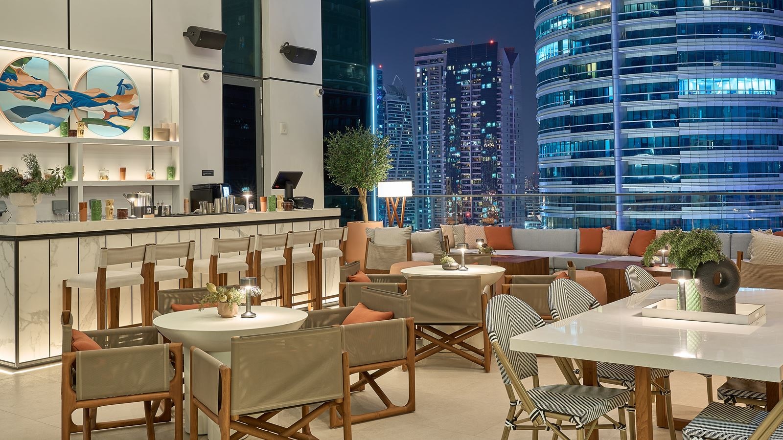 bars-flo-pool-bar-and-lounge