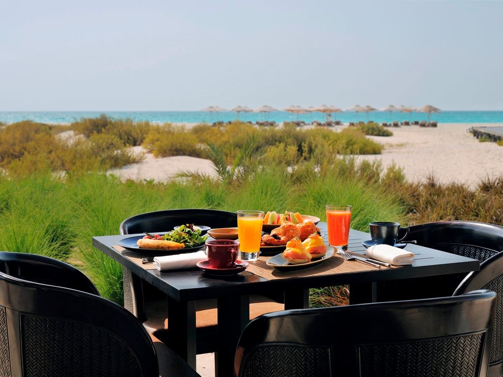 restaurants-room-service