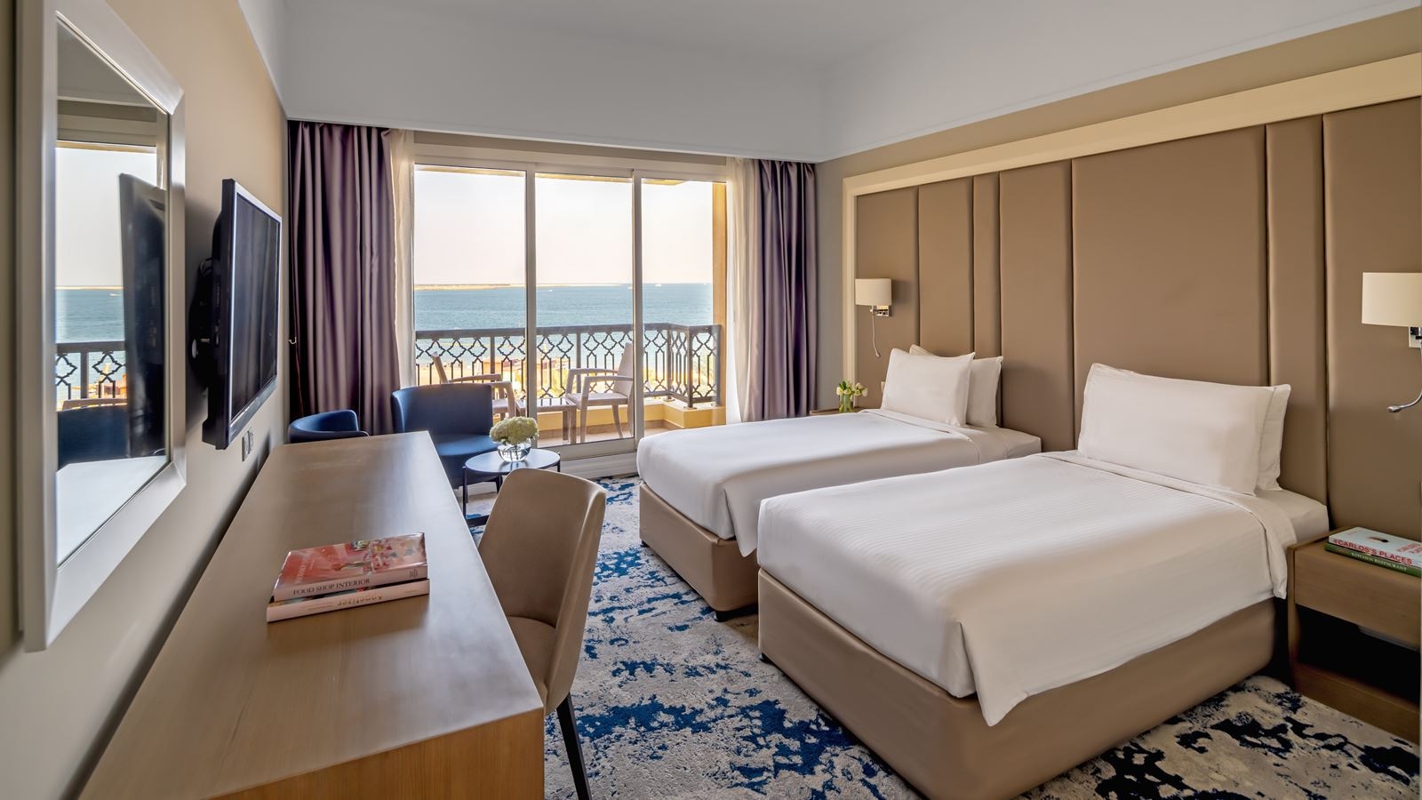 rooms-interconnecting-family-suite-with-sea-or-pool-view