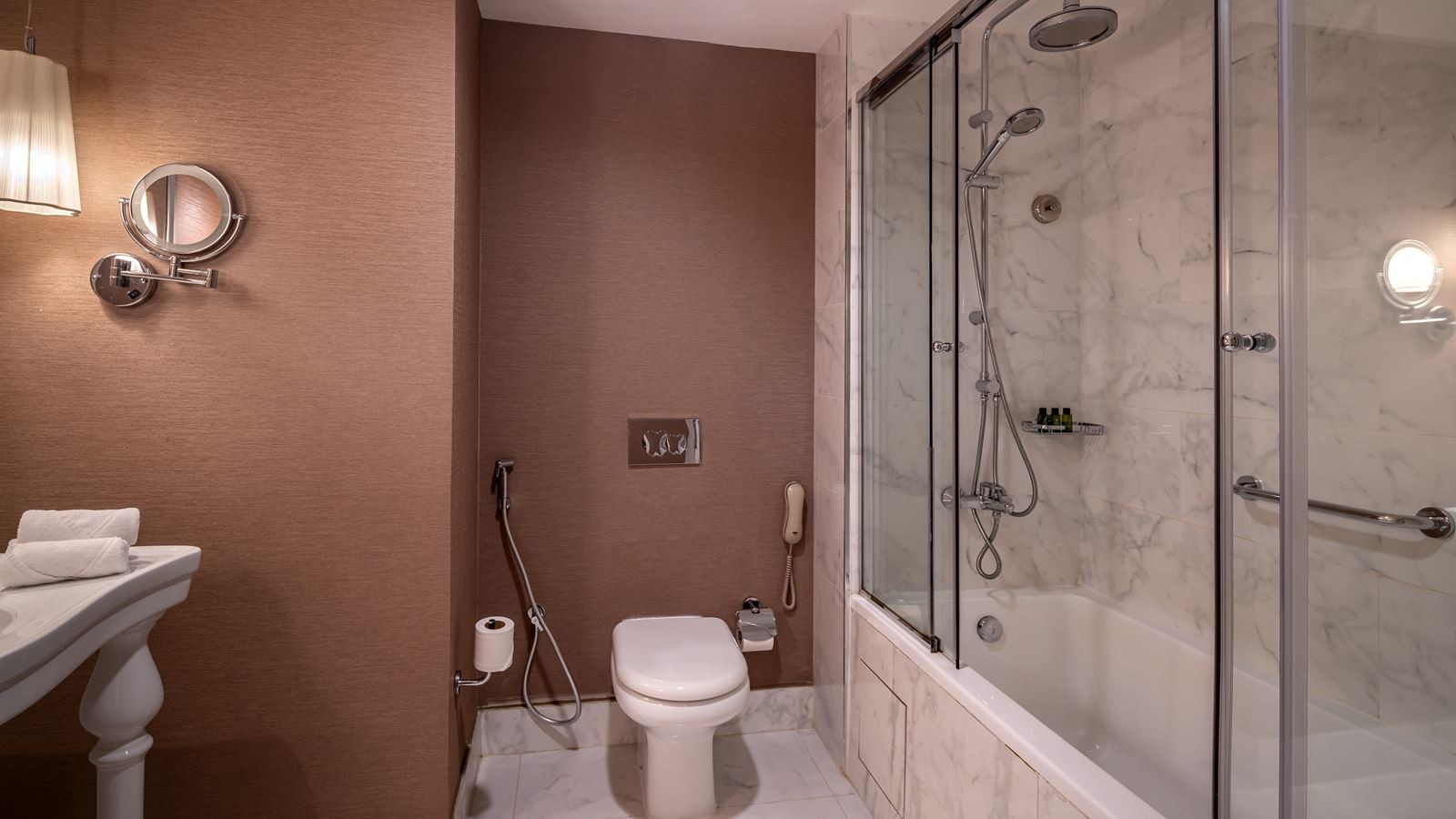 rooms-interconnecting-family-suite-with-sea-or-pool-view