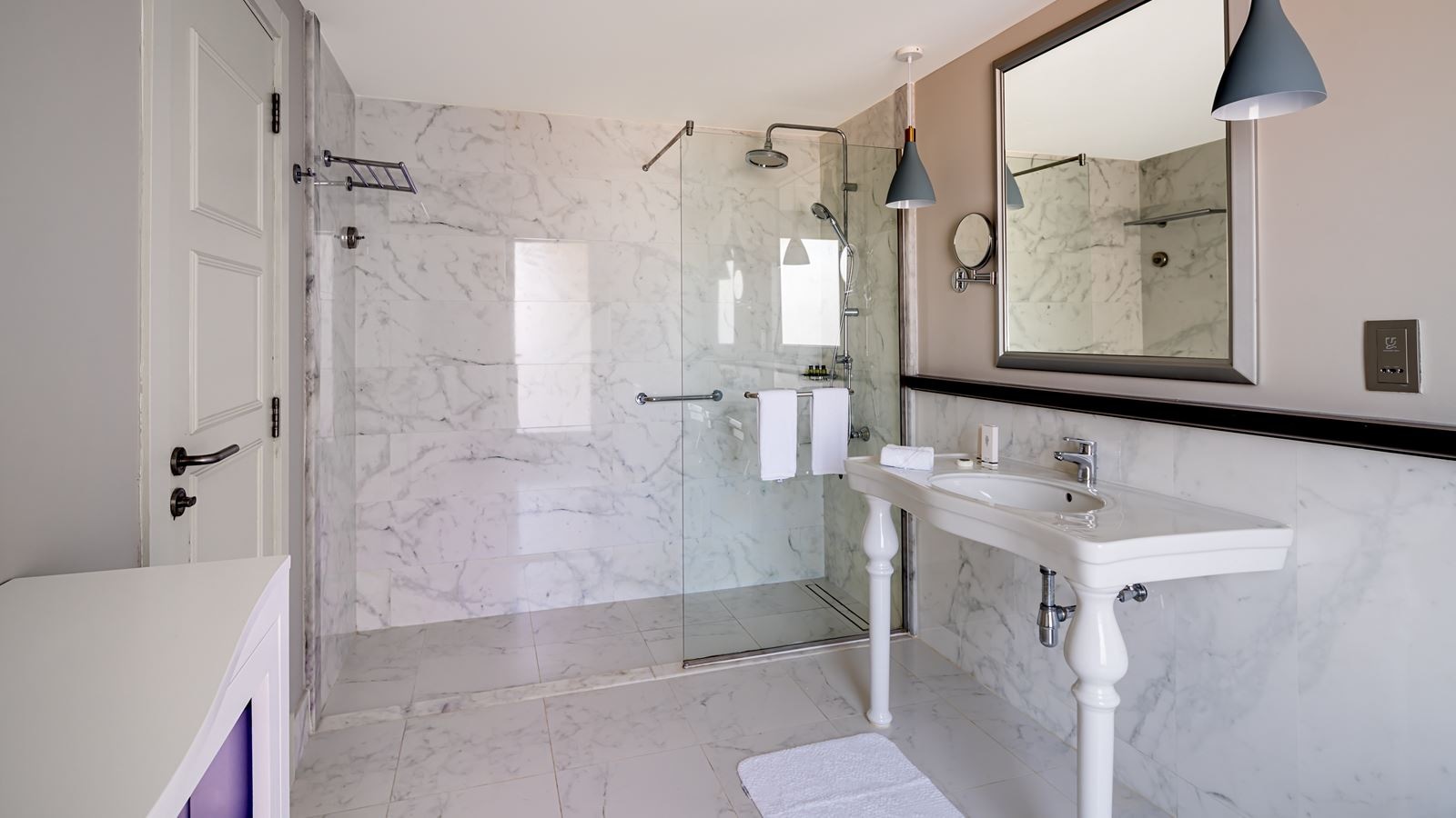 rooms-interconnecting-family-suite-garden