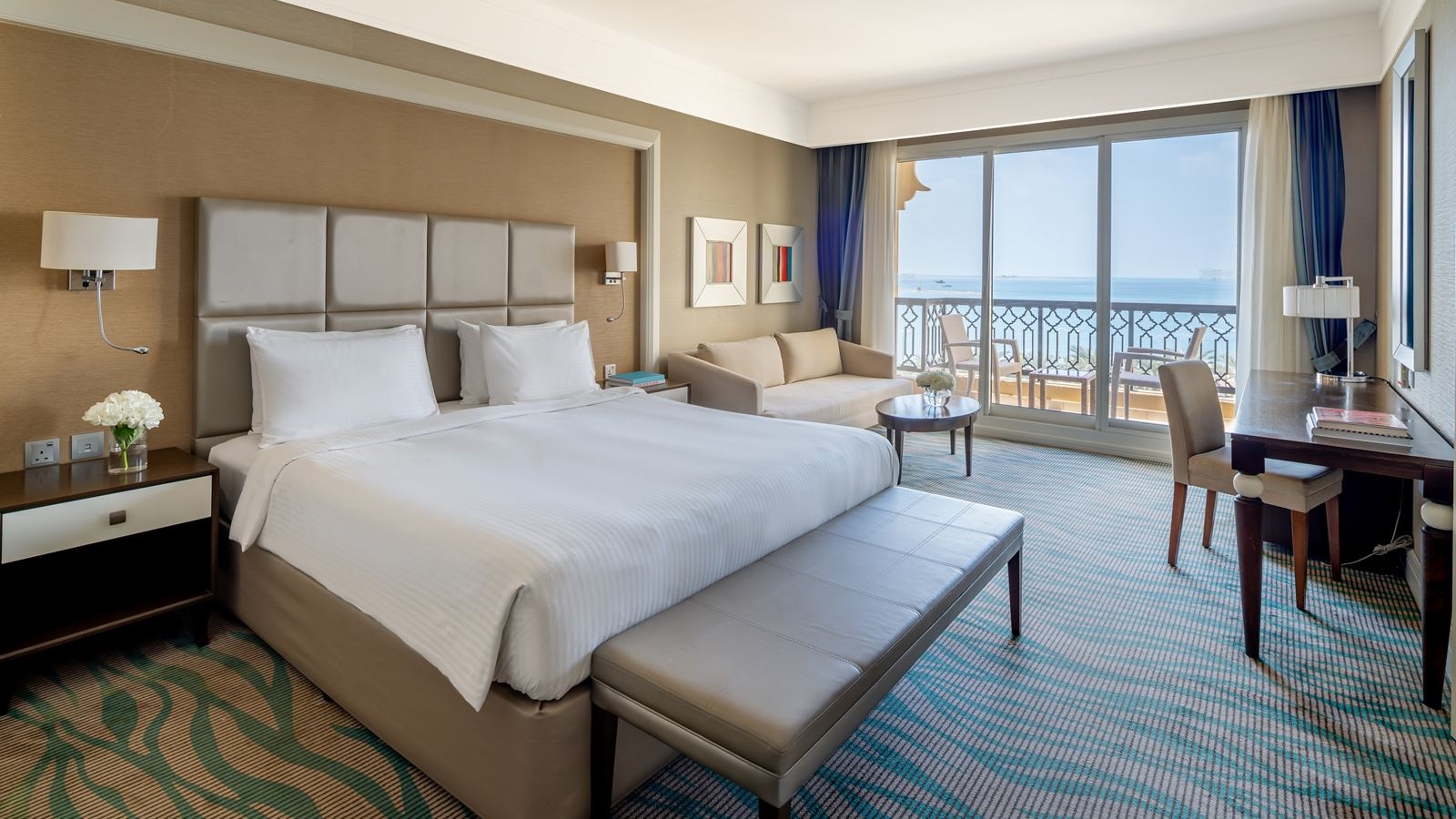 rooms-deluxe-poolsea-room