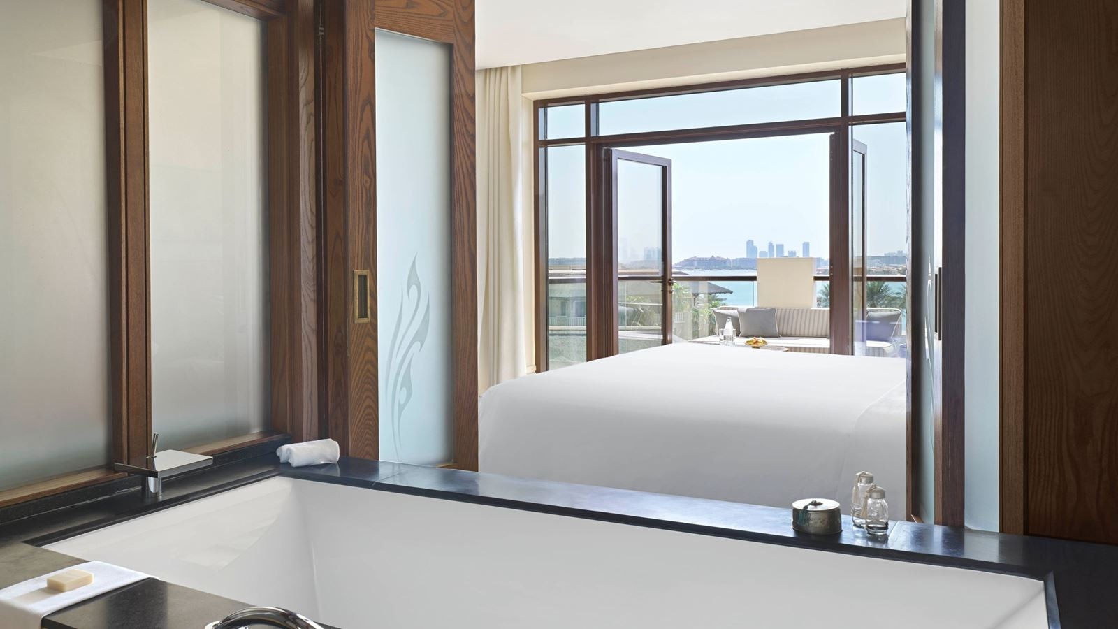 rooms-luxury-palm-view-room