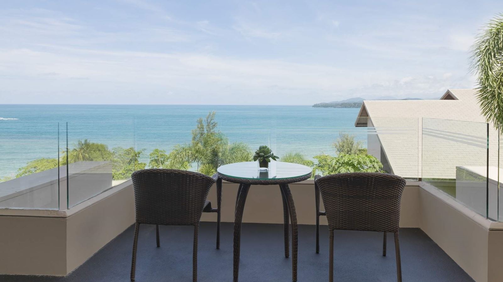 rooms-king-twin-bed-with-ocean-view