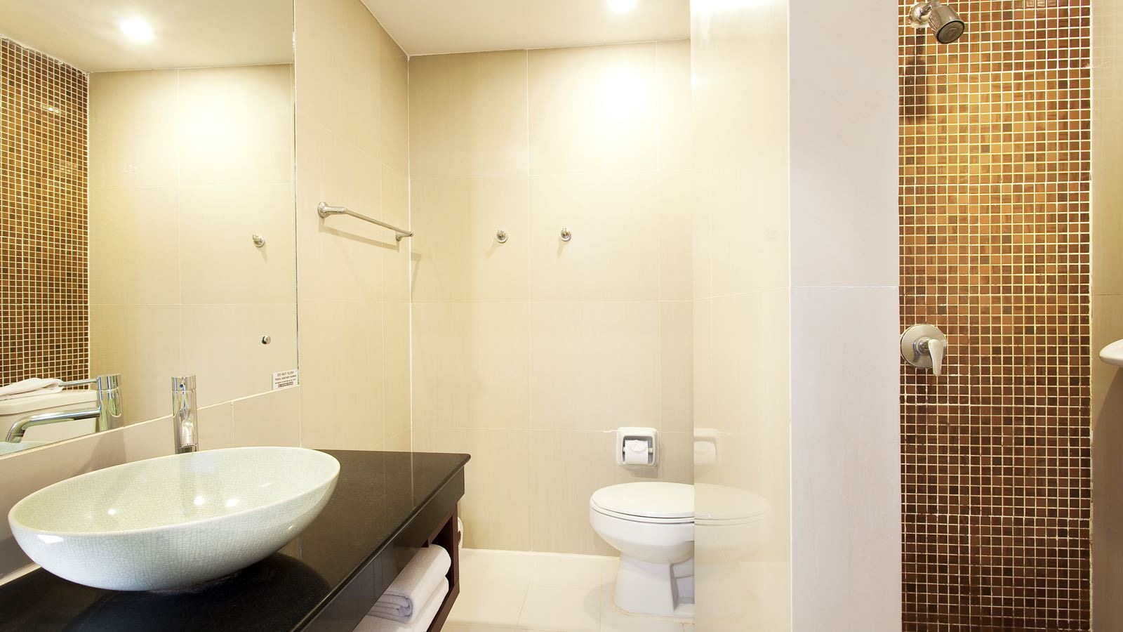 rooms-pool-access-pool-view