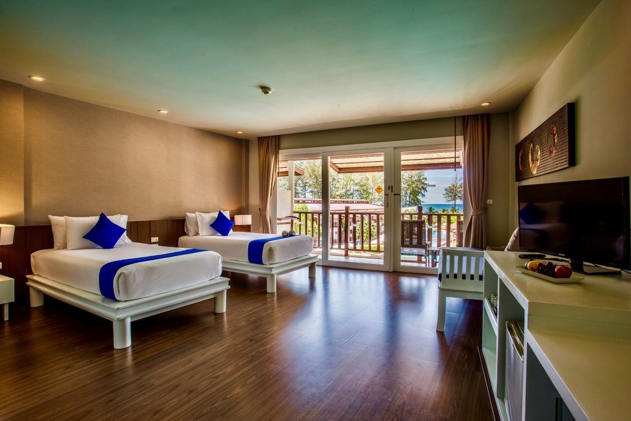 rooms-studio-pool-view