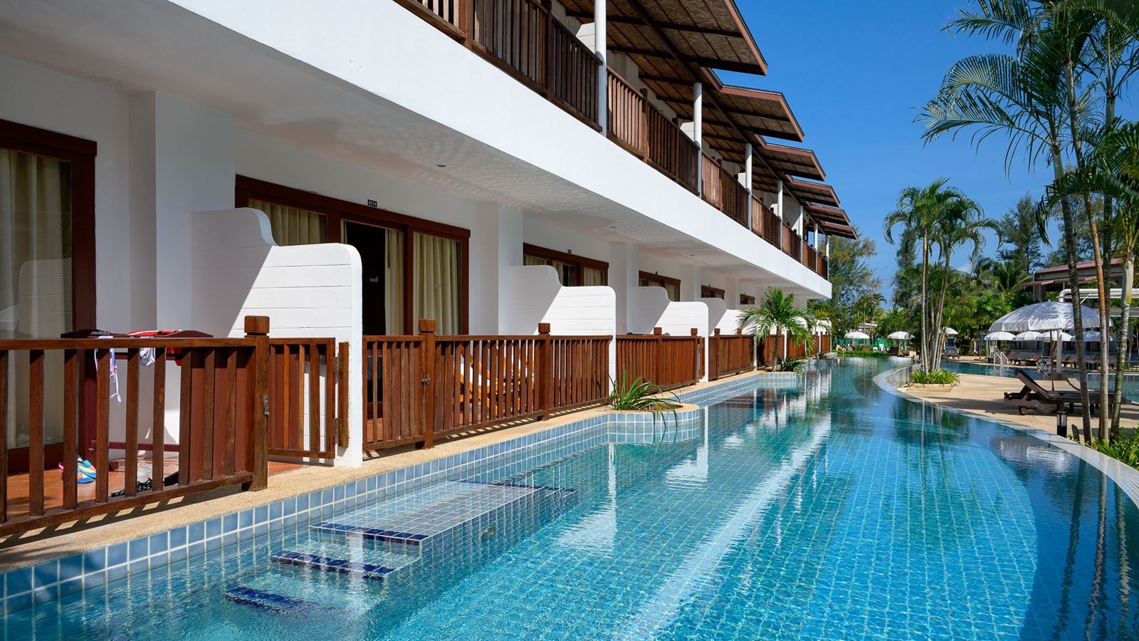 rooms-pool-access-pool-view