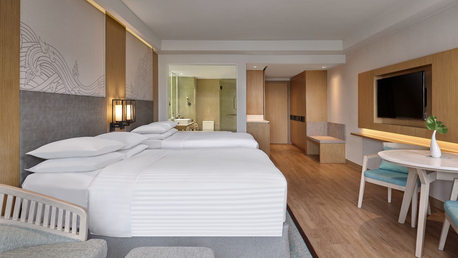 rooms-large-guest-room-pool-terrace