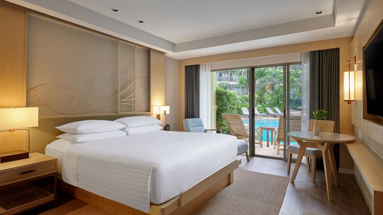 rooms-guest-room-pool-access