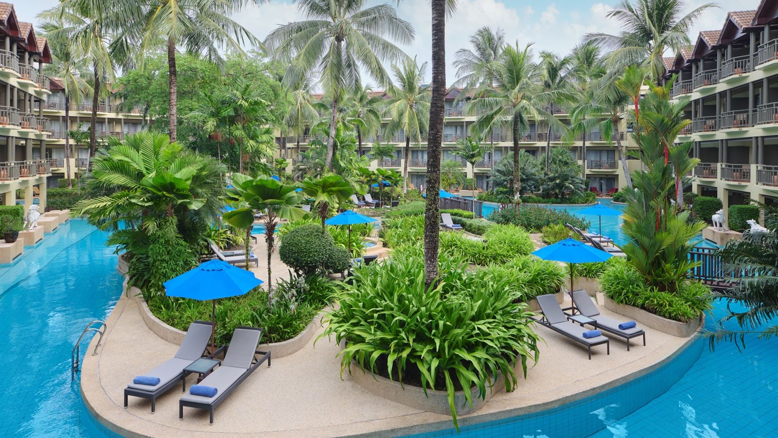 rooms-guest-room-pool-view