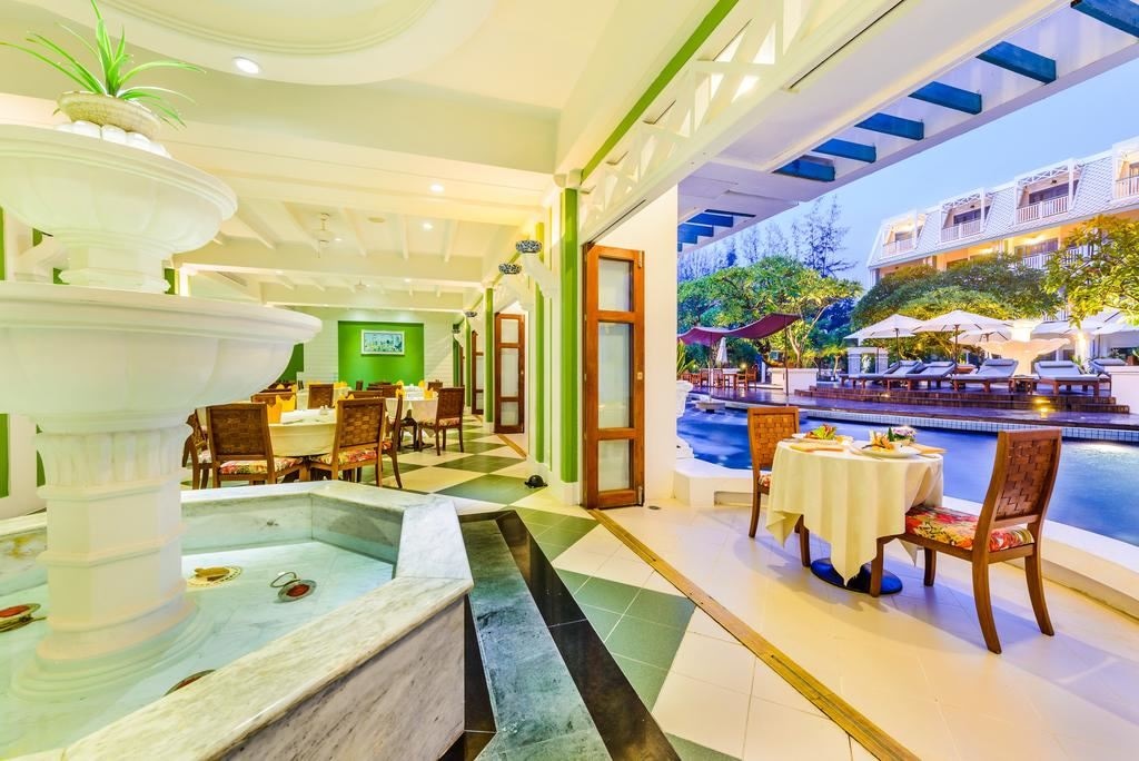 restaurants-pool-side-bar