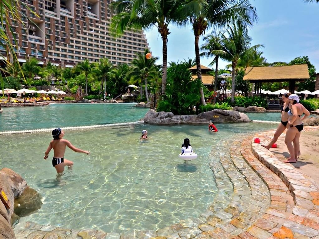 pools-outdoor-pool