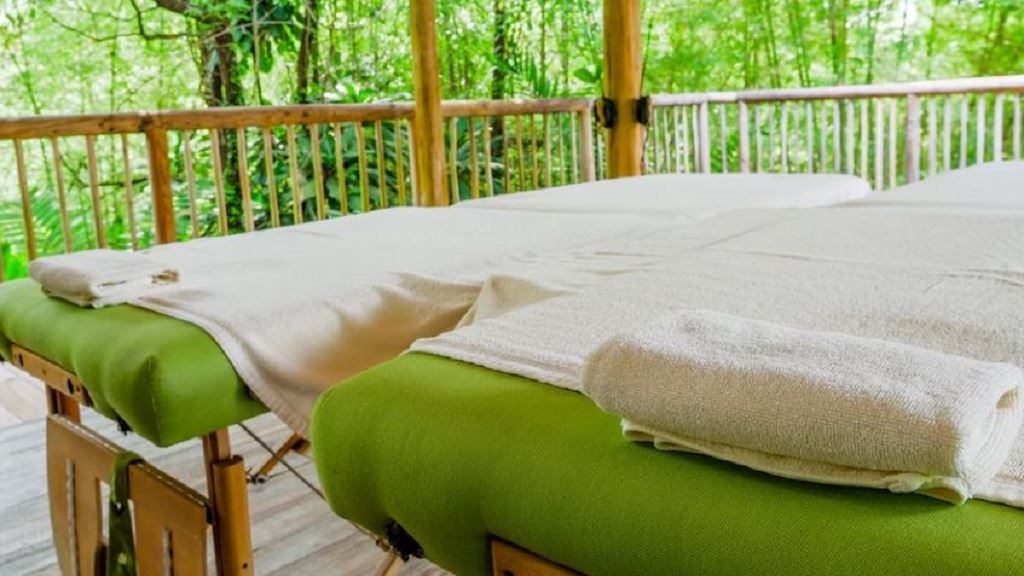 rooms-4-bedroom-bayview-pool-reserve