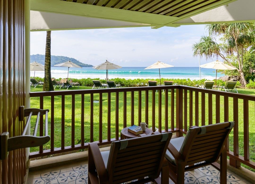 rooms-junior-suite-oceanfront-thani-wing