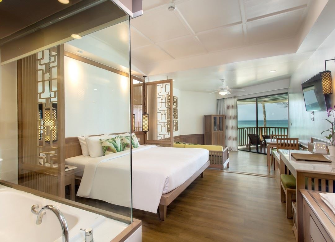 rooms-junior-suite-oceanfront-thani-wing
