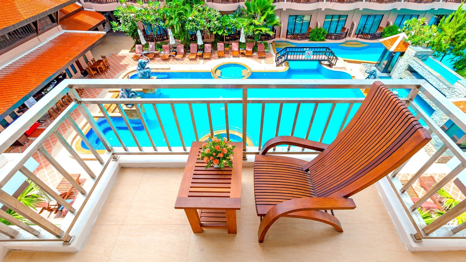 rooms-grand-deluxe-pool-view