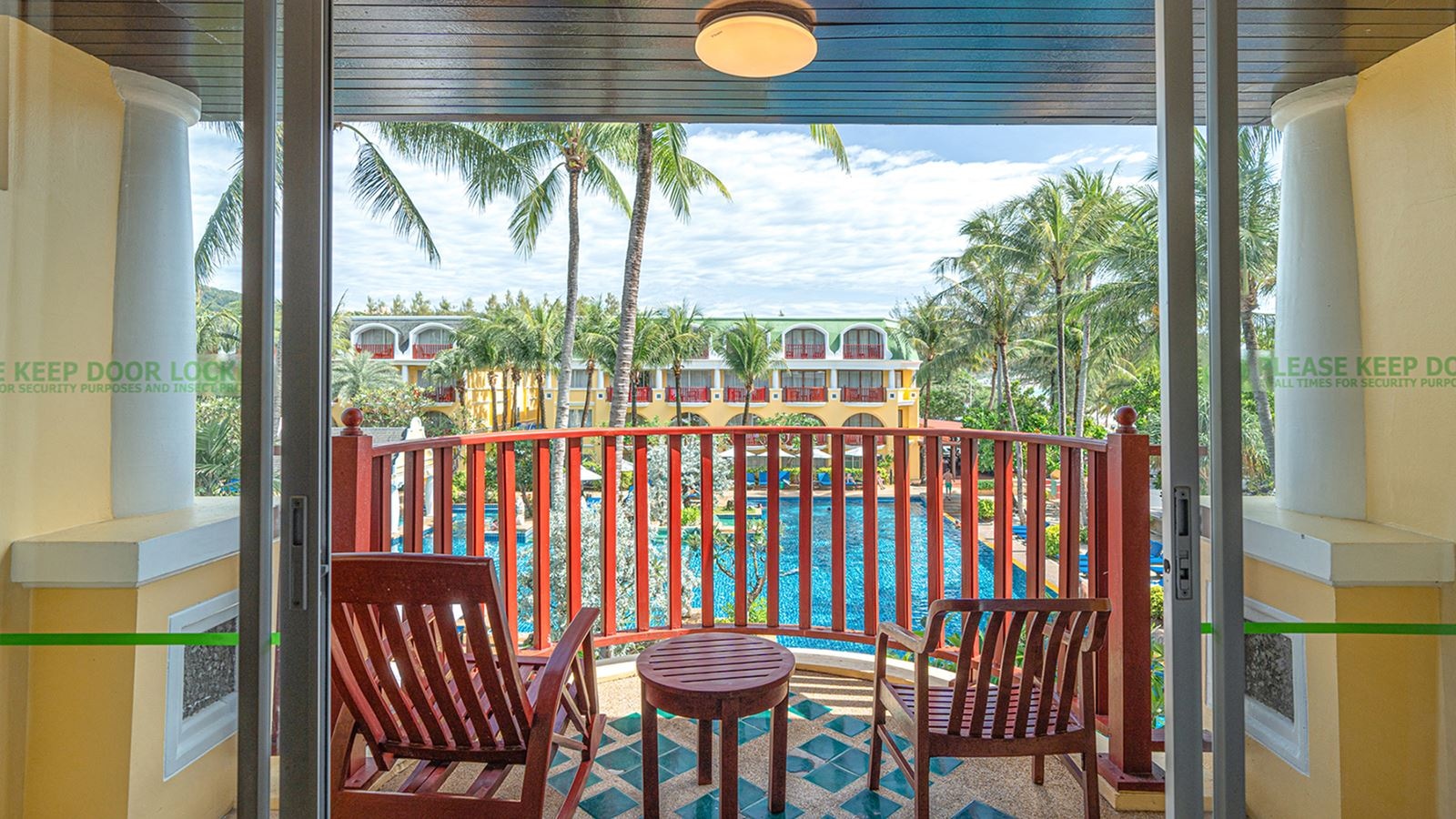 rooms-deluxe-pool-view