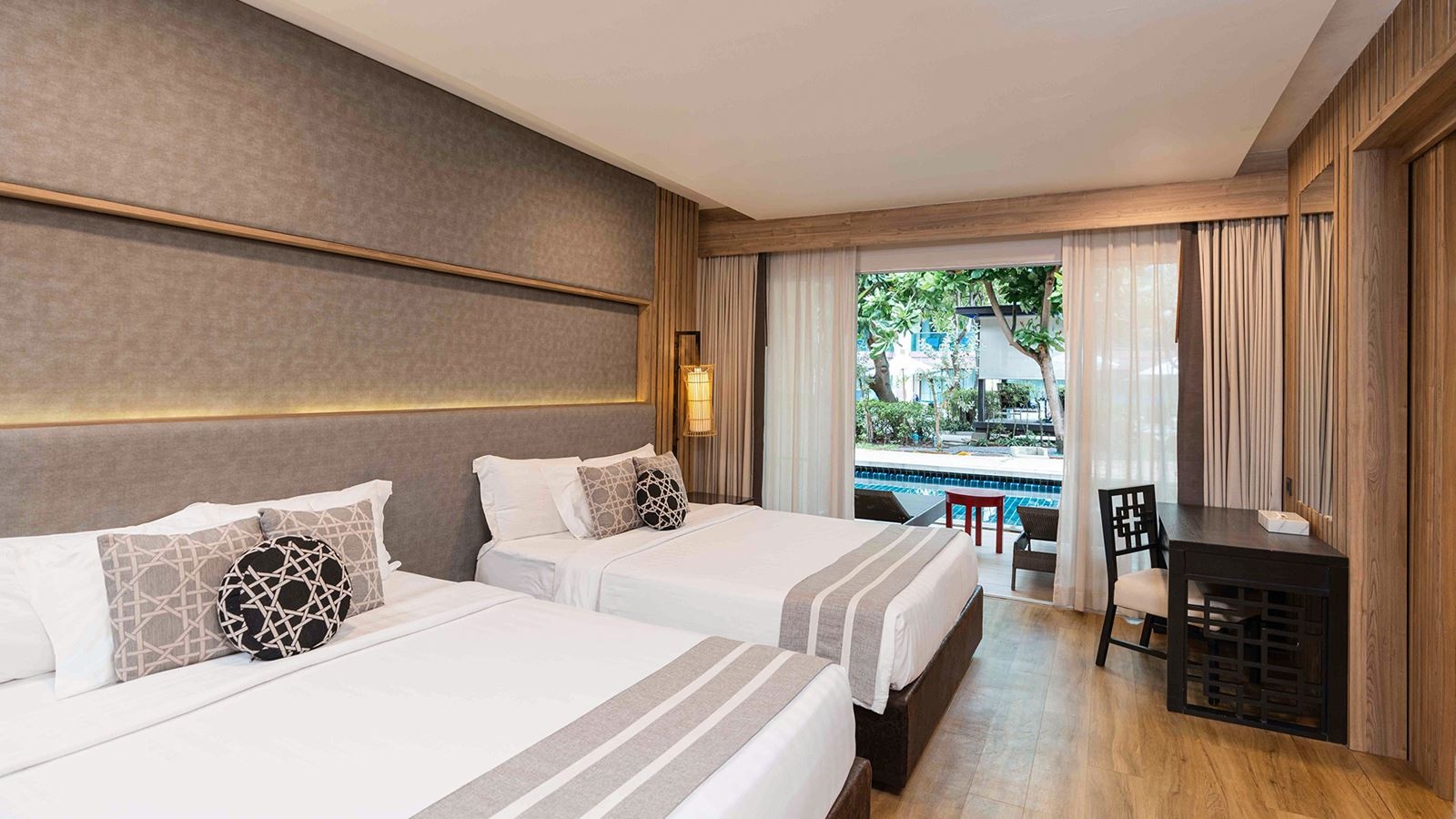 rooms-family-pool-access