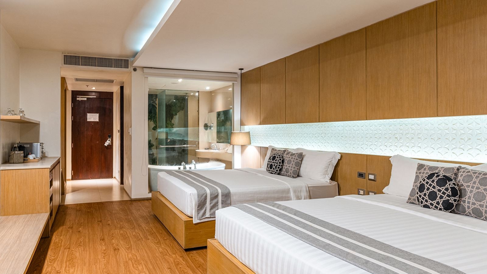 rooms-sunset-grand-deluxe-pool-access