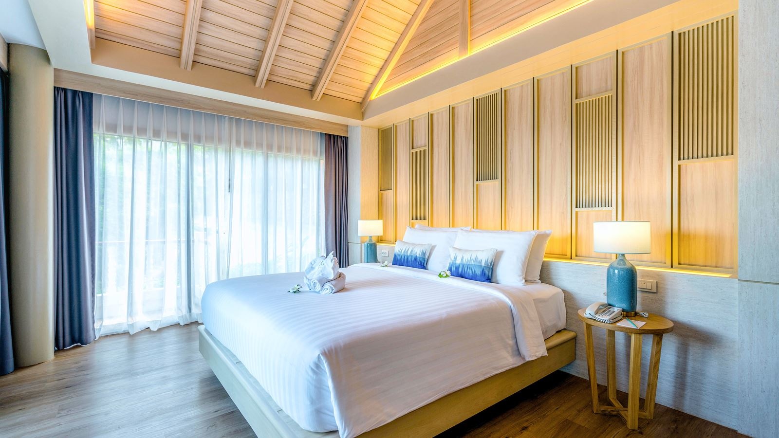 rooms-jacuzzi-thai-villa-sea-view