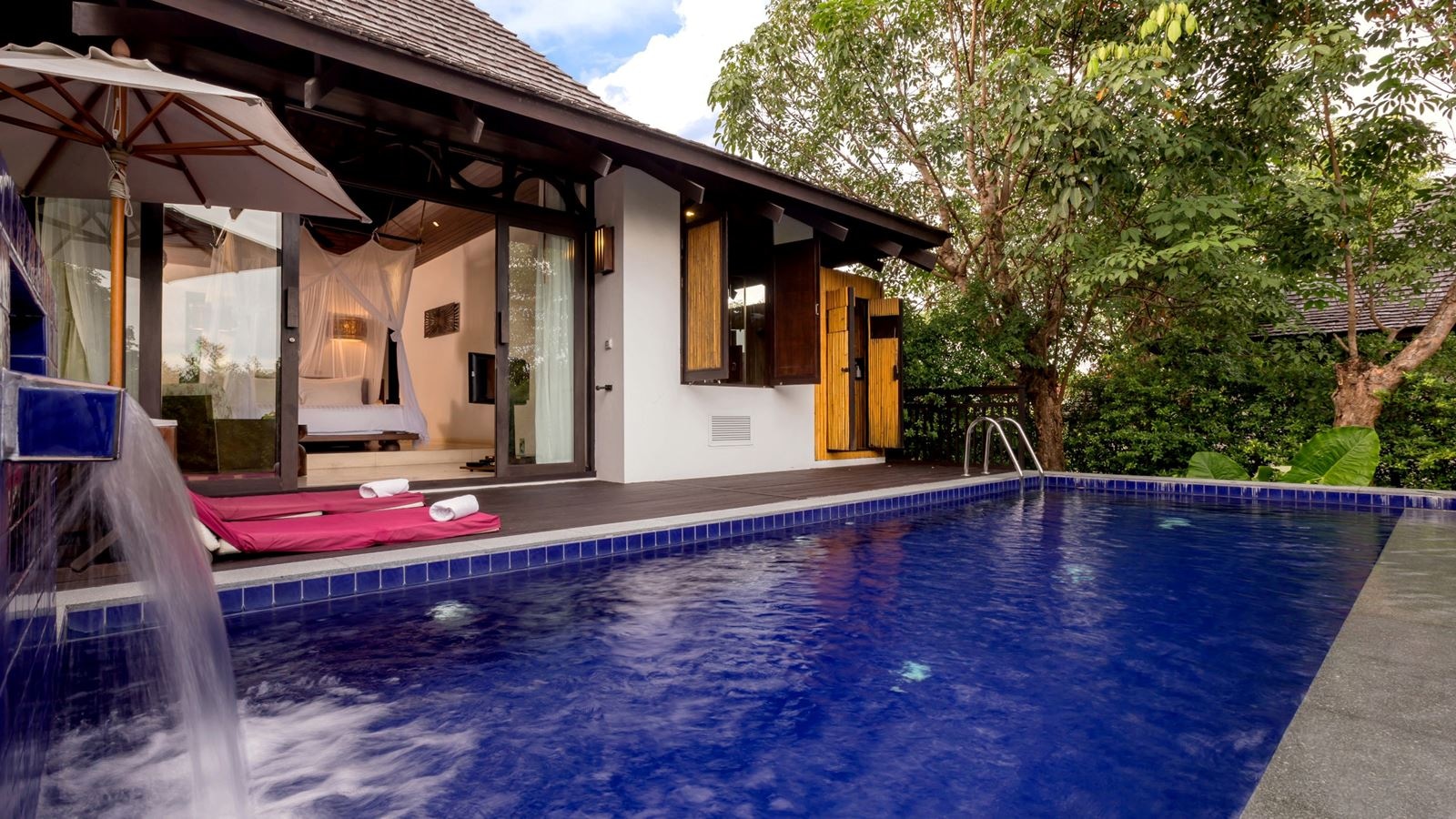 rooms-deluxe-pool-villa