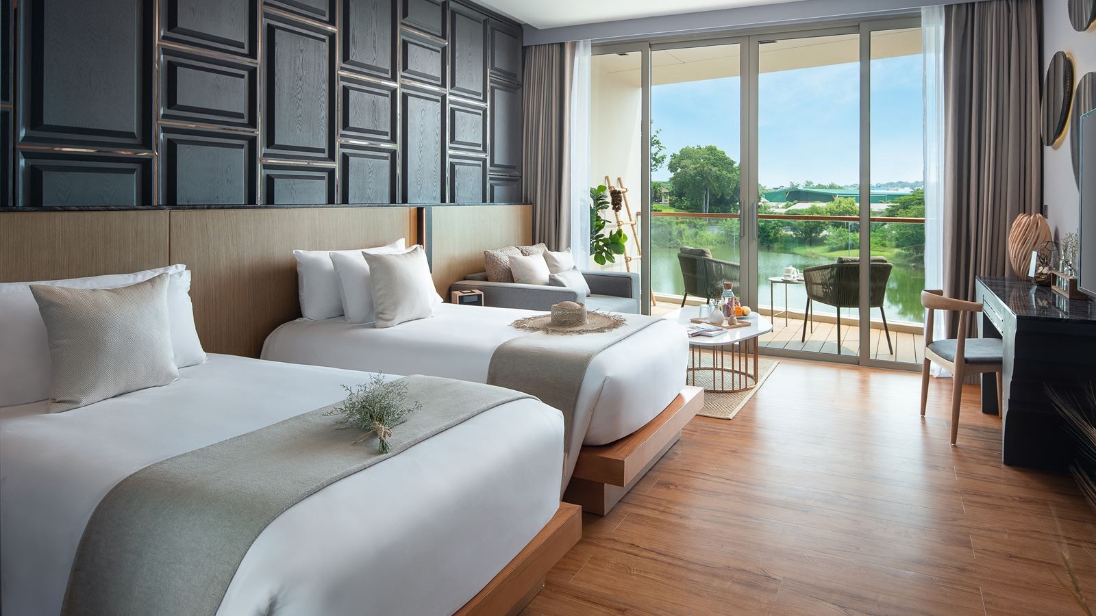 rooms-deluxe-lagoon-view