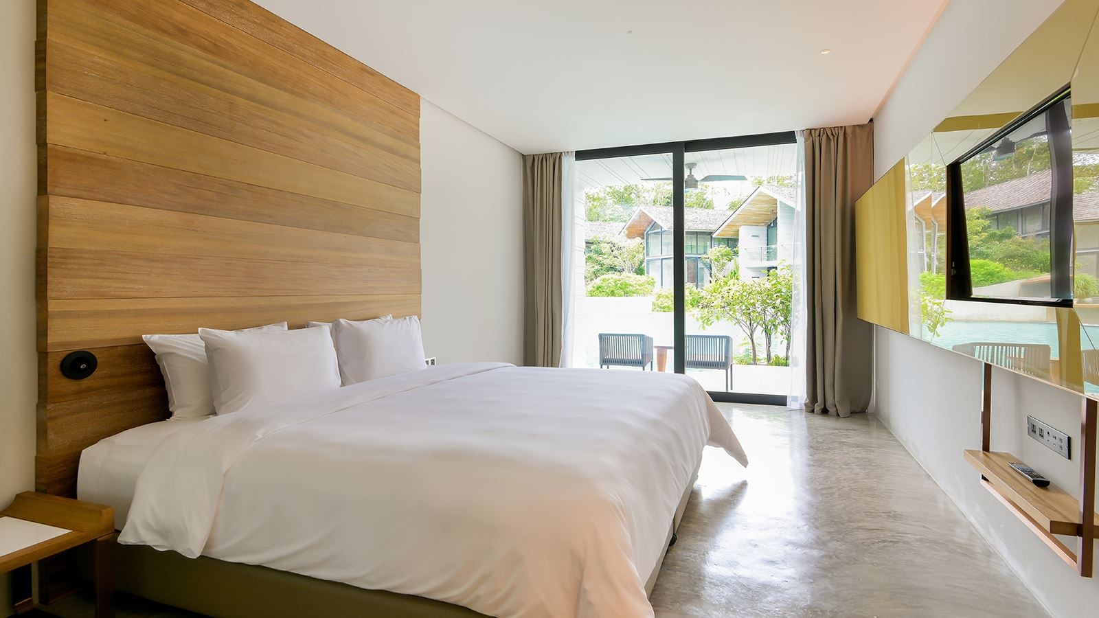 rooms-deluxe-pool-access-room