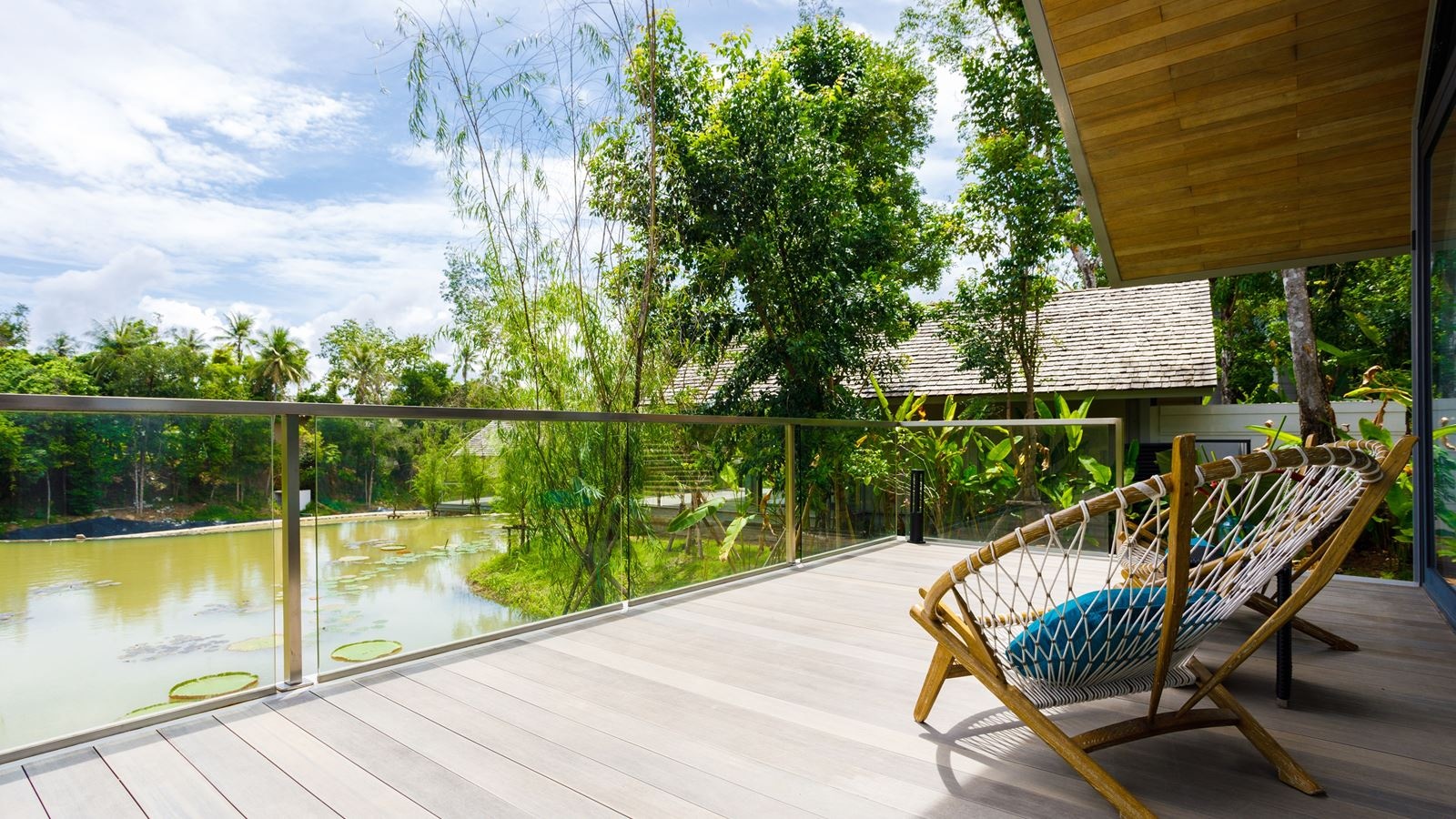 rooms-onebedroom-lagoon-villa