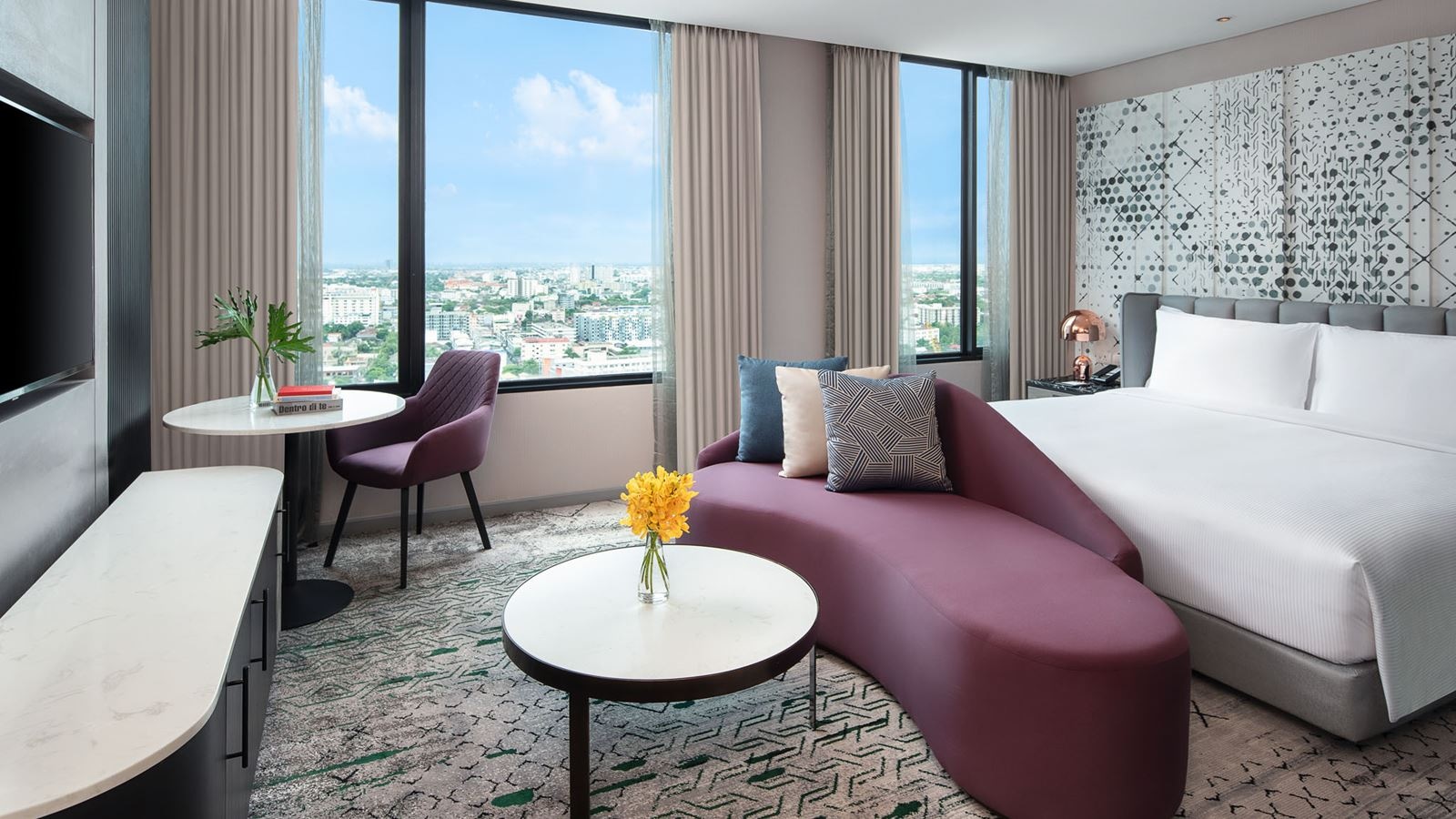 rooms-deluxe-skyline-room