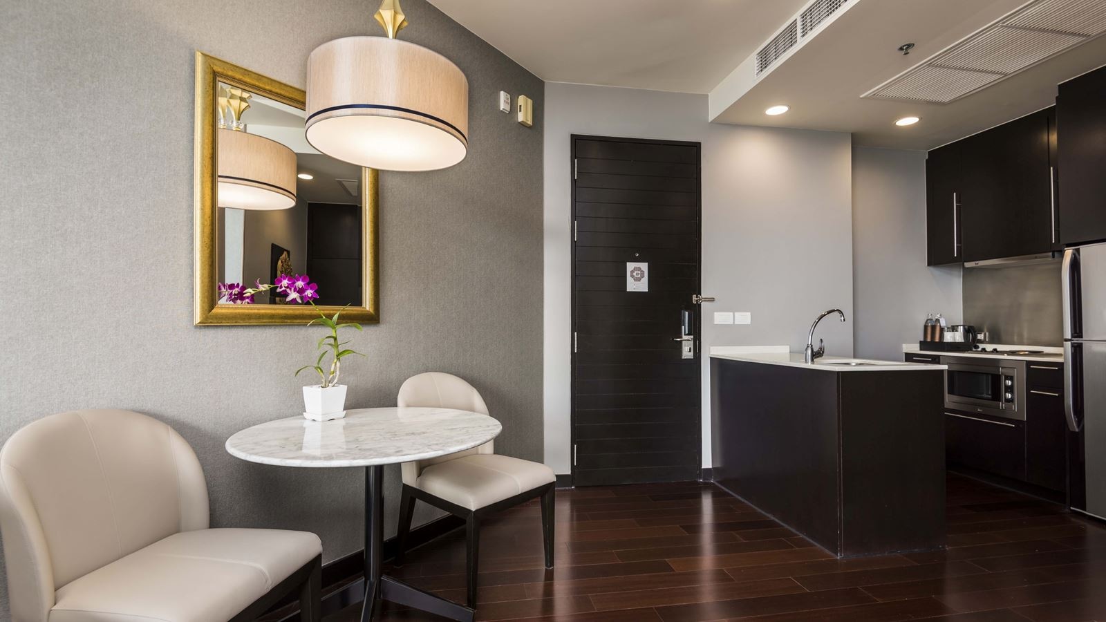 rooms-one-bedroom-city-view