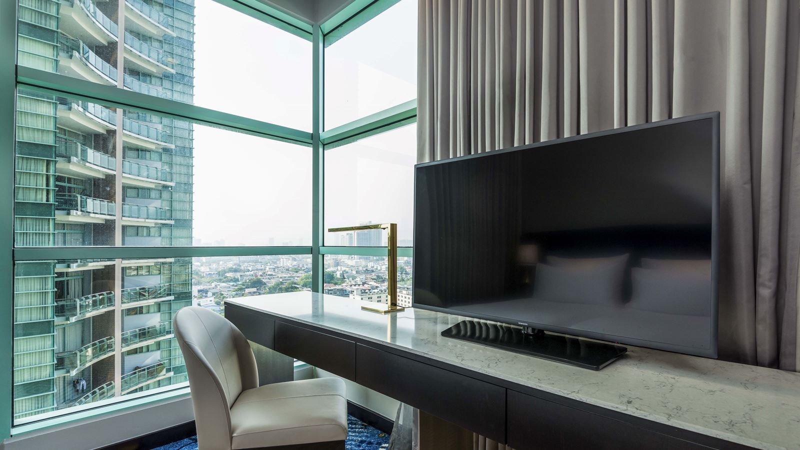 rooms-one-bedroom-city-view